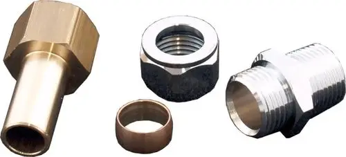 Anschlussteile aus Metall, bestehend aus einem geraden Rohr, einer Mutter und einem gewinderten Verbindungselement, gefertigt von der Marke Wolf.